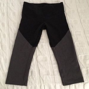 ALO Yoga Capri leggings